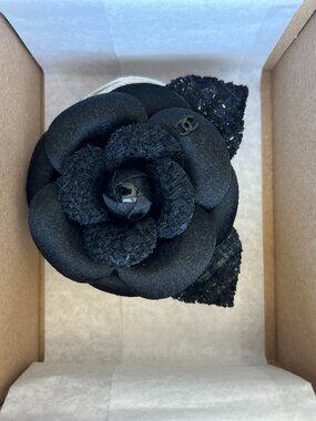 Authentic Chanel Camellia Flower Tweed Fabric Brooch Chanel black navy